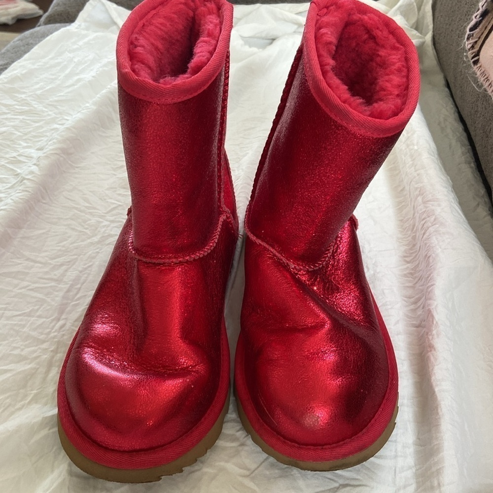 Womens Short classic ll Uggs red metallic size 4​​​​​​ - Picture 2 of 11